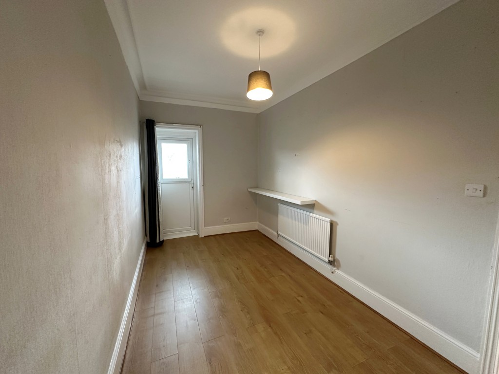 Lot: 57 - THREE-BEDROOM FIRST FLOOR FLAT WITH FRONT GARDEN & BALCONY - Third Bedroom with access into lounge and balcony